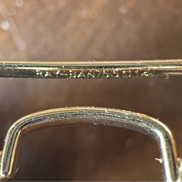 Ray-Ban Polarized aviators with gold frame and black lenses. - Picture 2 of 5